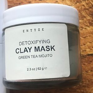 NEW detoxifying clay mask